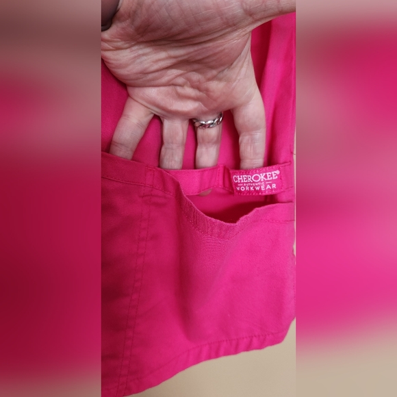 Cherokee Workwear durable 2 way stretch easy care scrub top 4 Pockets, Sz S Pink - Picture 7 of 8